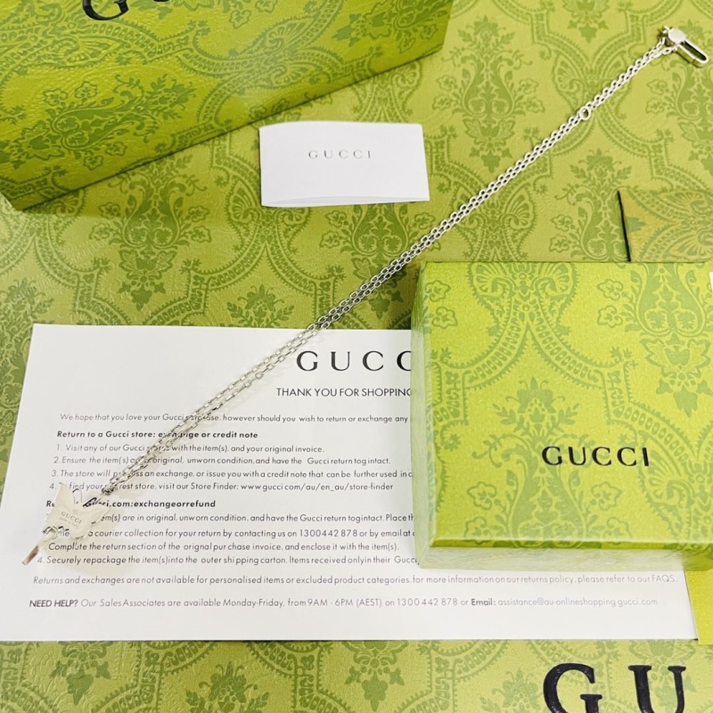 G*u*i necklaces